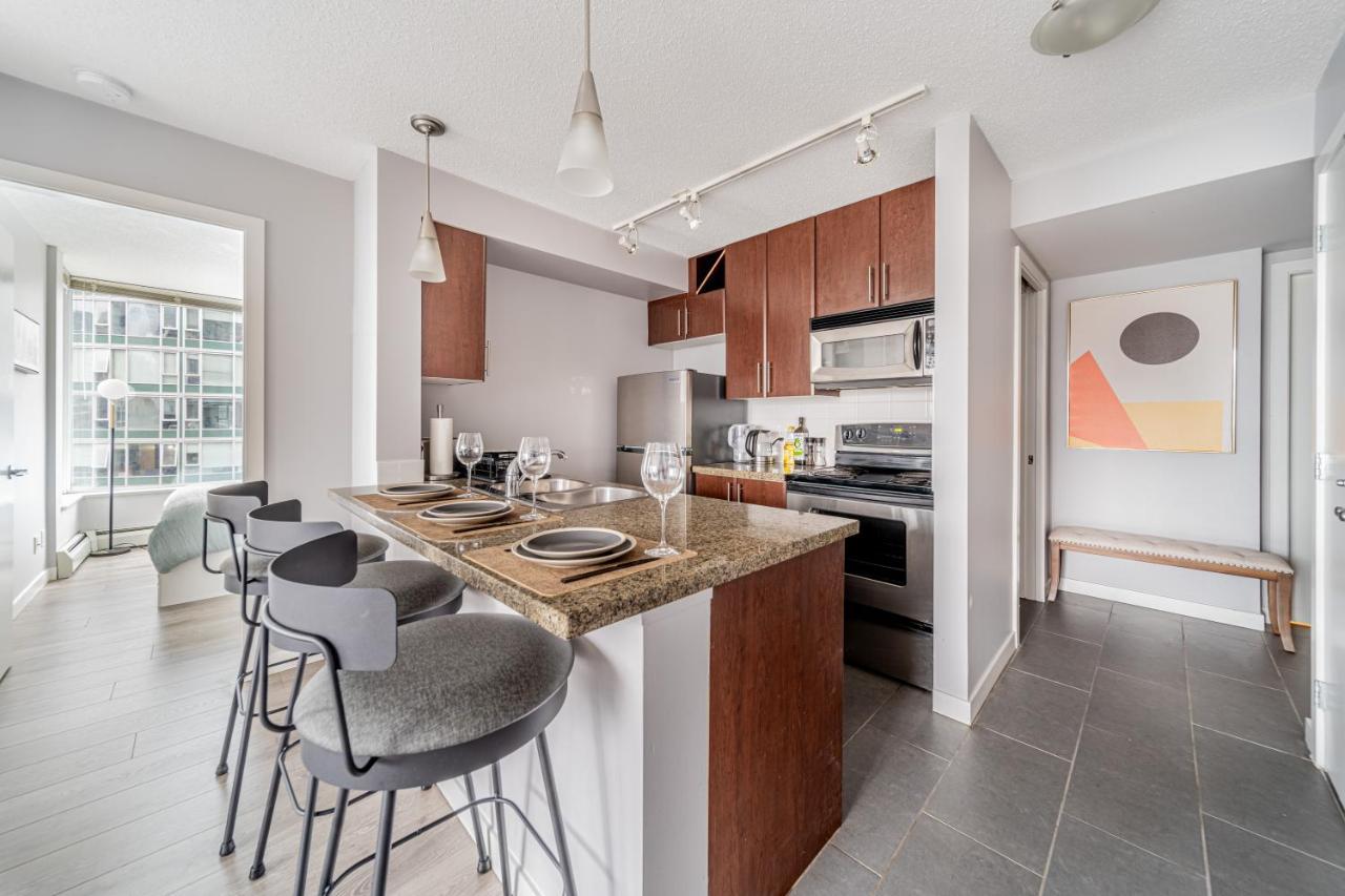Amazing Views ! Leather Furniture ! Cozy Condo! Vancouver Ngoại thất bức ảnh