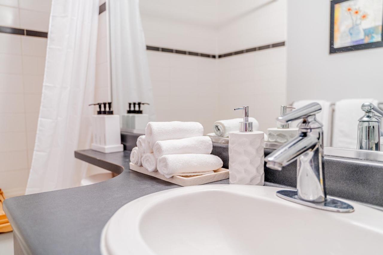 Amazing Views ! Leather Furniture ! Cozy Condo! Vancouver Ngoại thất bức ảnh